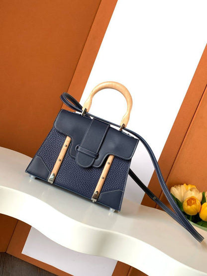 *Goyard Saigon Handbag✅*
*Size 20cm*
For Price 👇 WTSP Text Zain 0568585901

Zain274
♥️♥️♥️