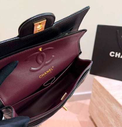 CHANEL
Master🌺🌺🌺
WITH DOUBLE BOX 
240 dhs💓
(Caviar)

Zain39
♥️♥️♥️