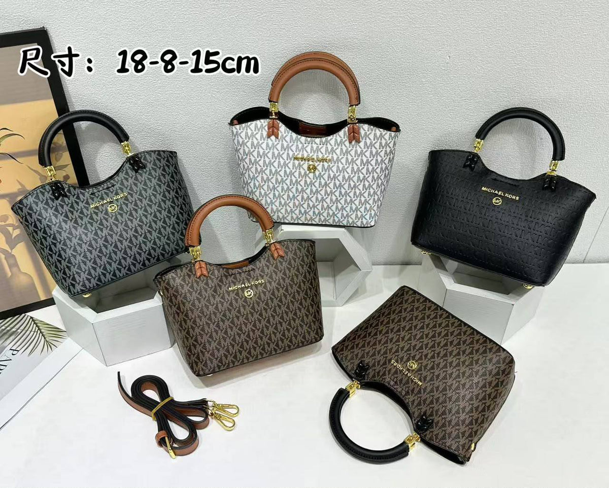 MK
100 dhs🇦🇪🇦🇪

SIZE：18cm

Good-quality 

with box
Zain35
♥️♥️♥️