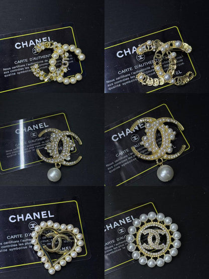 BROOCH Jewelry 🔥*
Non tarnish 💯
good quality 💯
With black boxes 🗃️ 
20 dhs❣️
With normal boxes 📦 
And paper bag🛍️
30 dhs❣️

Zain216
♥️♥️♥️