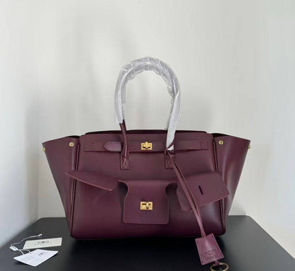 BALENCIAGA 
COPY ONE 
BIG SIZE 
250 dhs✅

Zain295
♥️♥️♥️