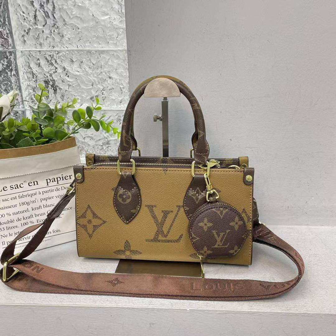 LV
25*14*9cm
75 dhs🪙💕

Zain17
♥️♥️♥️