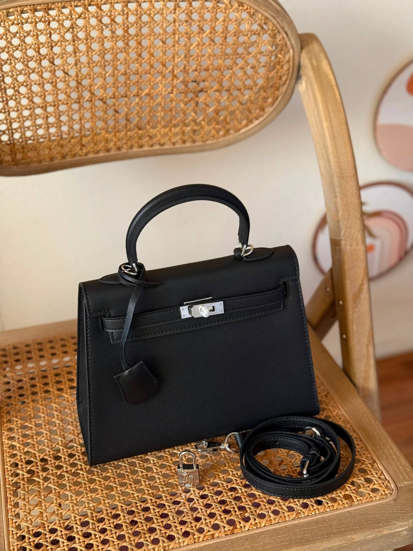 HERMES
25cm
390 dhs🇦🇪🇦🇪
*MASTER QUALITY*
With box🎁

Zain167
♥️♥️♥️