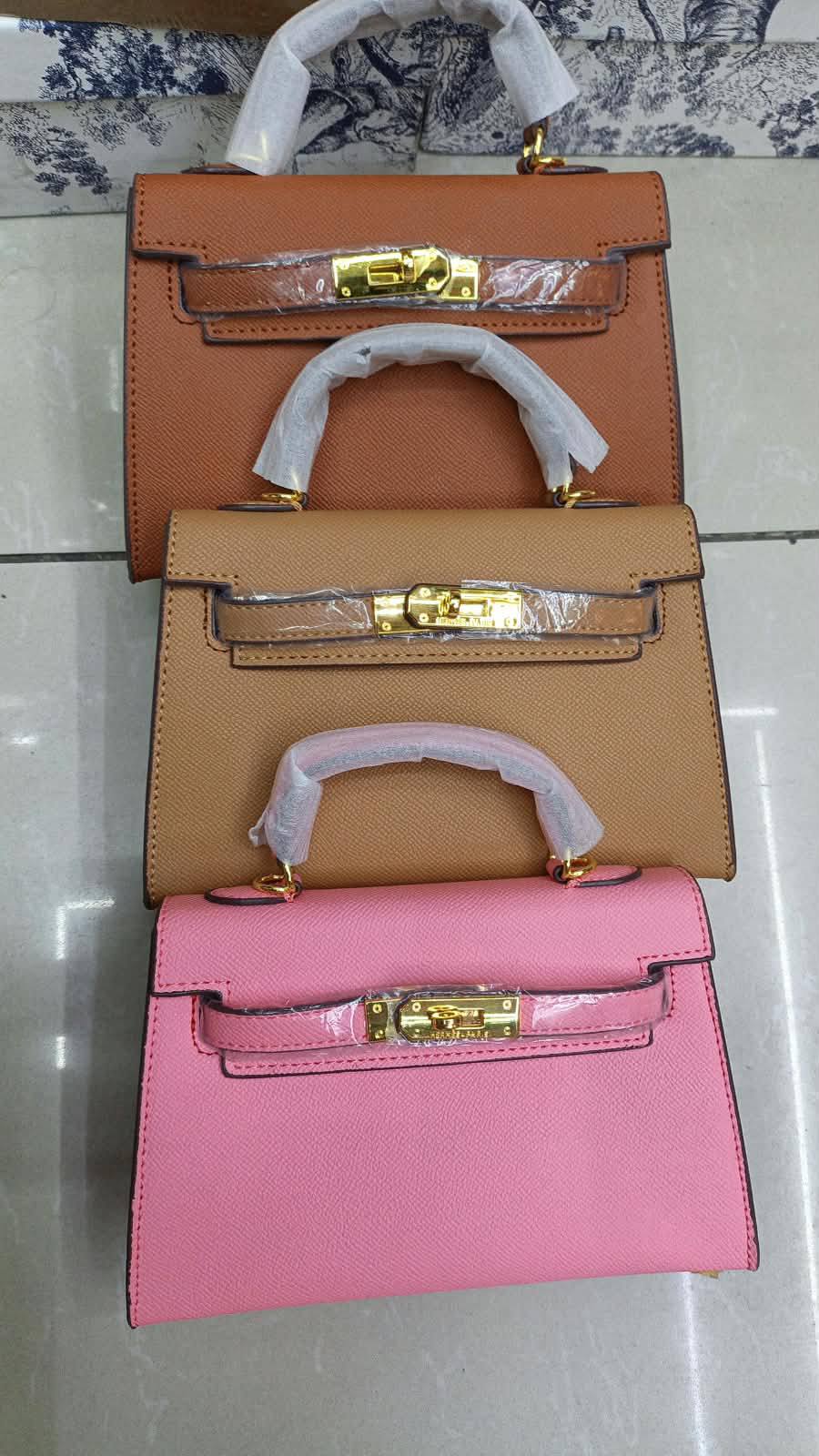 AVAILABLE 
LV
Prada
Ysl 
Coach
Gucci

70 dhs🇦🇪🇦🇪

Zain169
♥️♥️♥️