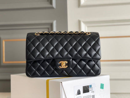 Chanel
25cm 

with box 
🎁🎁🎁

95 dhs🪙🌨️

Zain219
♥️♥️♥️