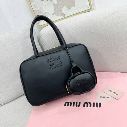 Miu Miu
105 dhs🪙🌨️

Zain177
♥️♥️♥️