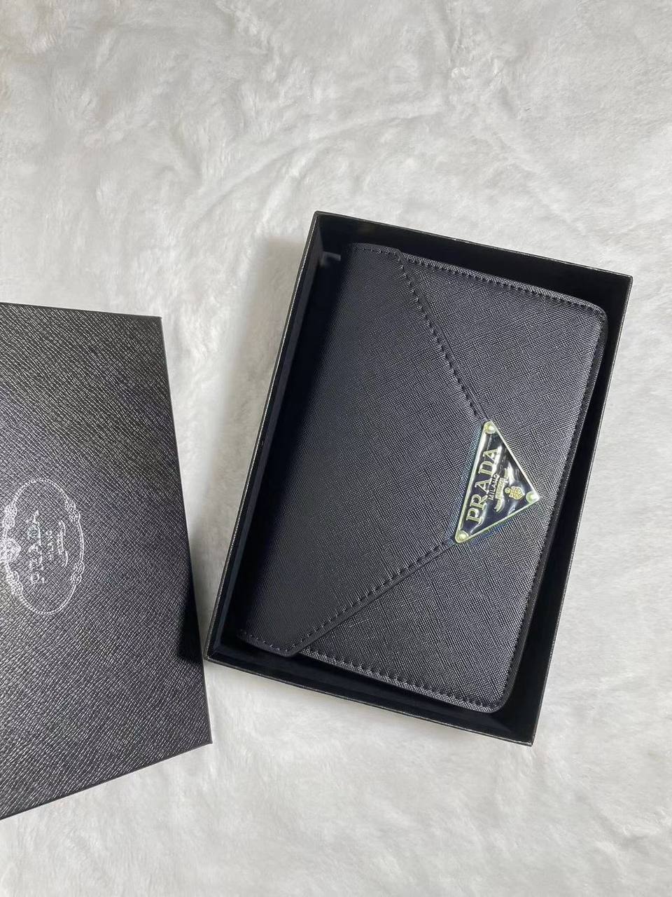 Prada 🔥
Size:21cm
80 dhs✅
With box 📦

Zain07
♥️♥️♥️