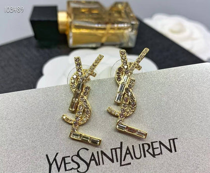 YSL
Earring 😍
Master quality 💯
With normal boxes 🗃️ 
55 dhs🇦🇪🇦🇪

Zain216
♥️♥️♥️