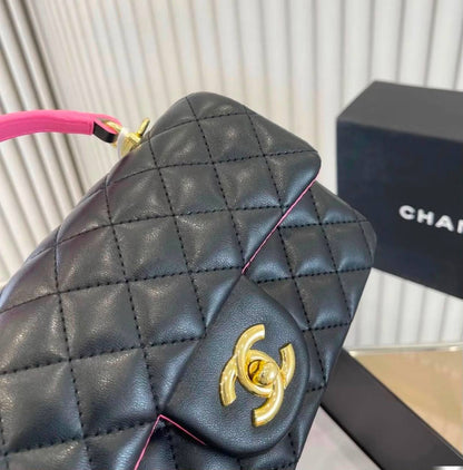 CHANEL 
COPY ONE 
WITH BOX 
180 dhs✅

Zain295
♥️♥️♥️