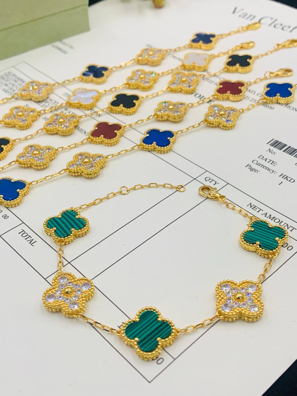 VCA BRACELET
WITH STONES
MASTER QUALITY✨💫
70 DHS🇦🇪🇦🇪
 WITH BOX AND PAPER BAG🛍️🎁

Zain89
♥️♥️♥️