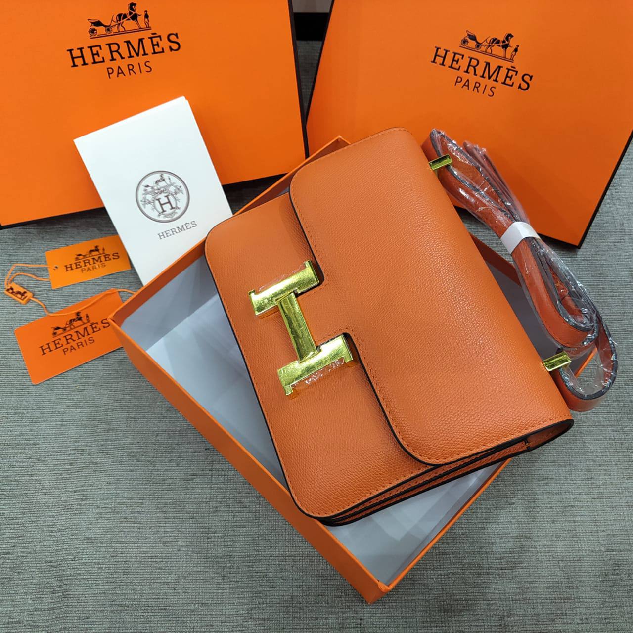 Hermes

110 dhs💓

with box
🎁🎁🎁

Zain235
♥️♥️♥️