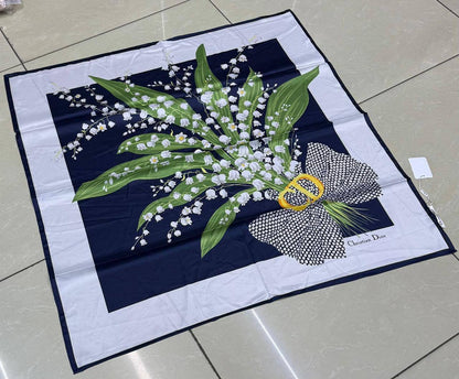 Silk square scarf 
40 dhs🇦🇪🇦🇪
Size 90*90

Zain93
♥️♥️♥️