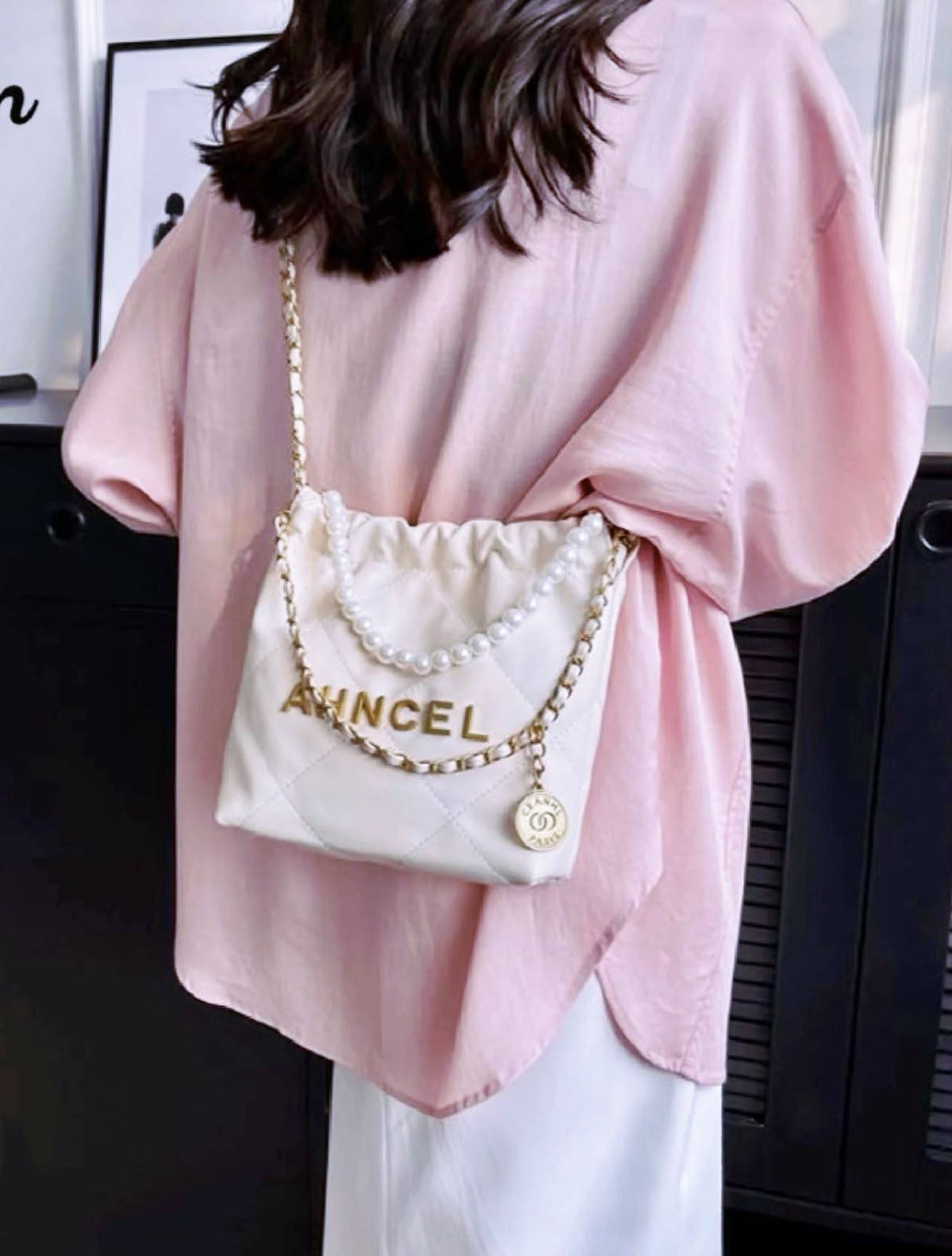 CHANEL 

NEW CAME 

GOOD QUALITY 

100 dhs🇦🇪🇦🇪🇦🇪

Zain295
♥️♥️♥️