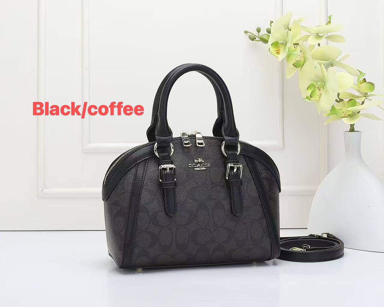Coach
 Good Quality 

With Box 
🎁🎁🎁

95 dhs🪙🌨️

Zain250
♥️♥️♥️