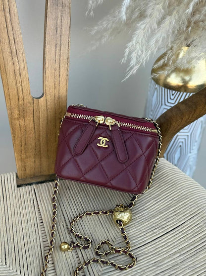 CHANEL
12cm
320 dhs🌺
17cm
340 dhs🌺
Top quality 
With box🎁

Zain167
♥️♥️♥️