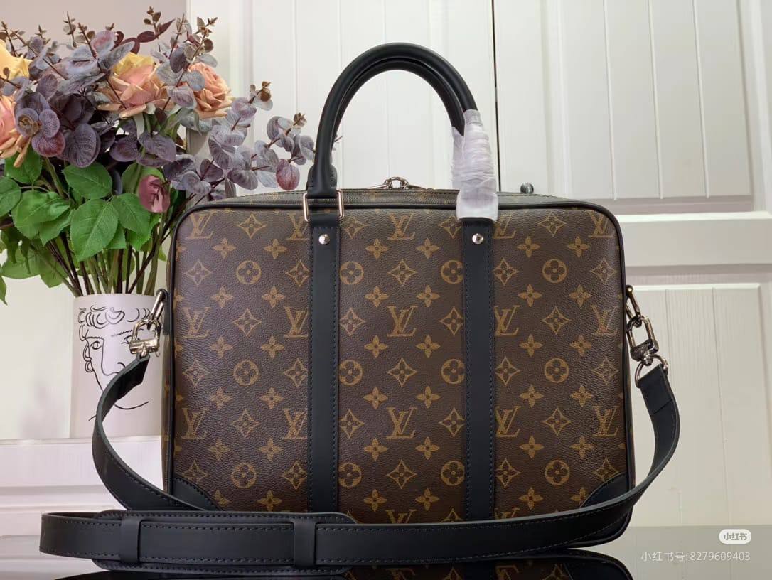 LV Master Bags 
New Stock
For Price 👇 WTSP Text Zain 0568585901

Zain10
♥️♥️♥️