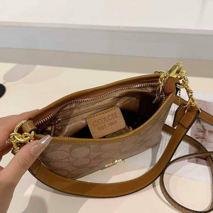 Coach
20*16*8 cm
65 dhs💓
Limit Stock

Zain17
♥️♥️♥️