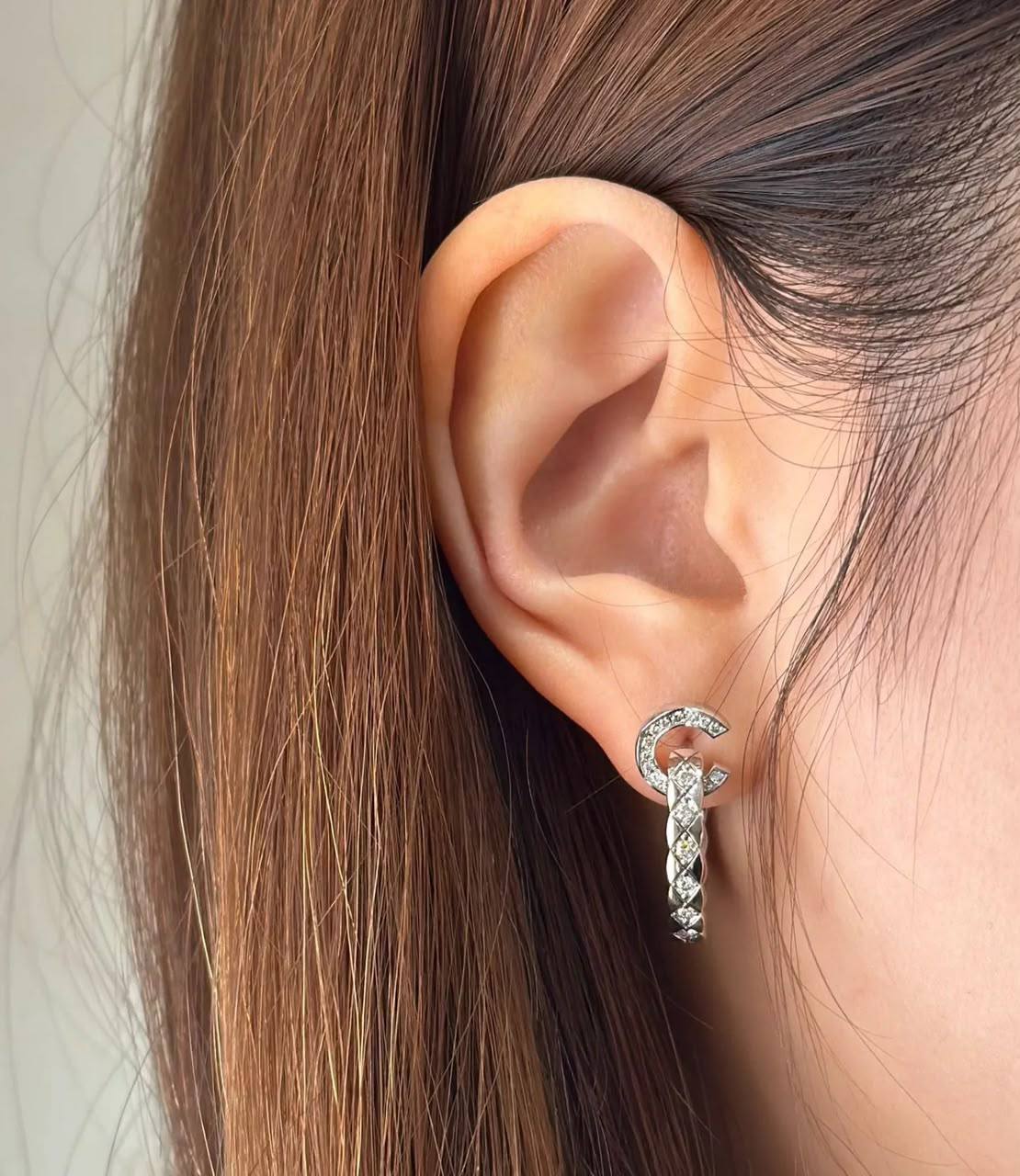 CHANEL ❤️‍🔥*
Earring 🦋
Master quality 💯
With normal boxes 🗃️ 
55 dhs💓
With master box 📦 
70 dhs💓

Zain216
♥️♥️♥️