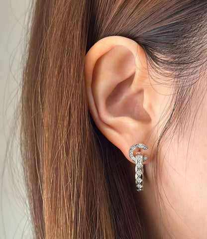 CHANEL ❤️‍🔥*
Earring 🦋
Master quality 💯
With normal boxes 🗃️ 
55 dhs💓
With master box 📦 
70 dhs💓

Zain216
♥️♥️♥️