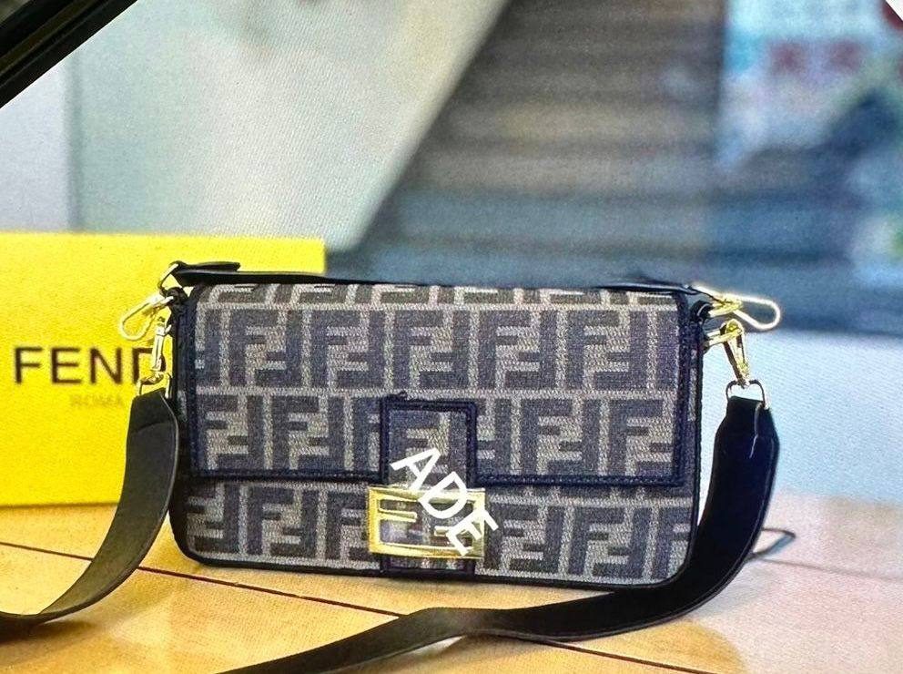 Fendi
High Quality

With box🎁🎁🎁

Size 26cm
90 dhs💓

Zain136
♥️♥️♥️