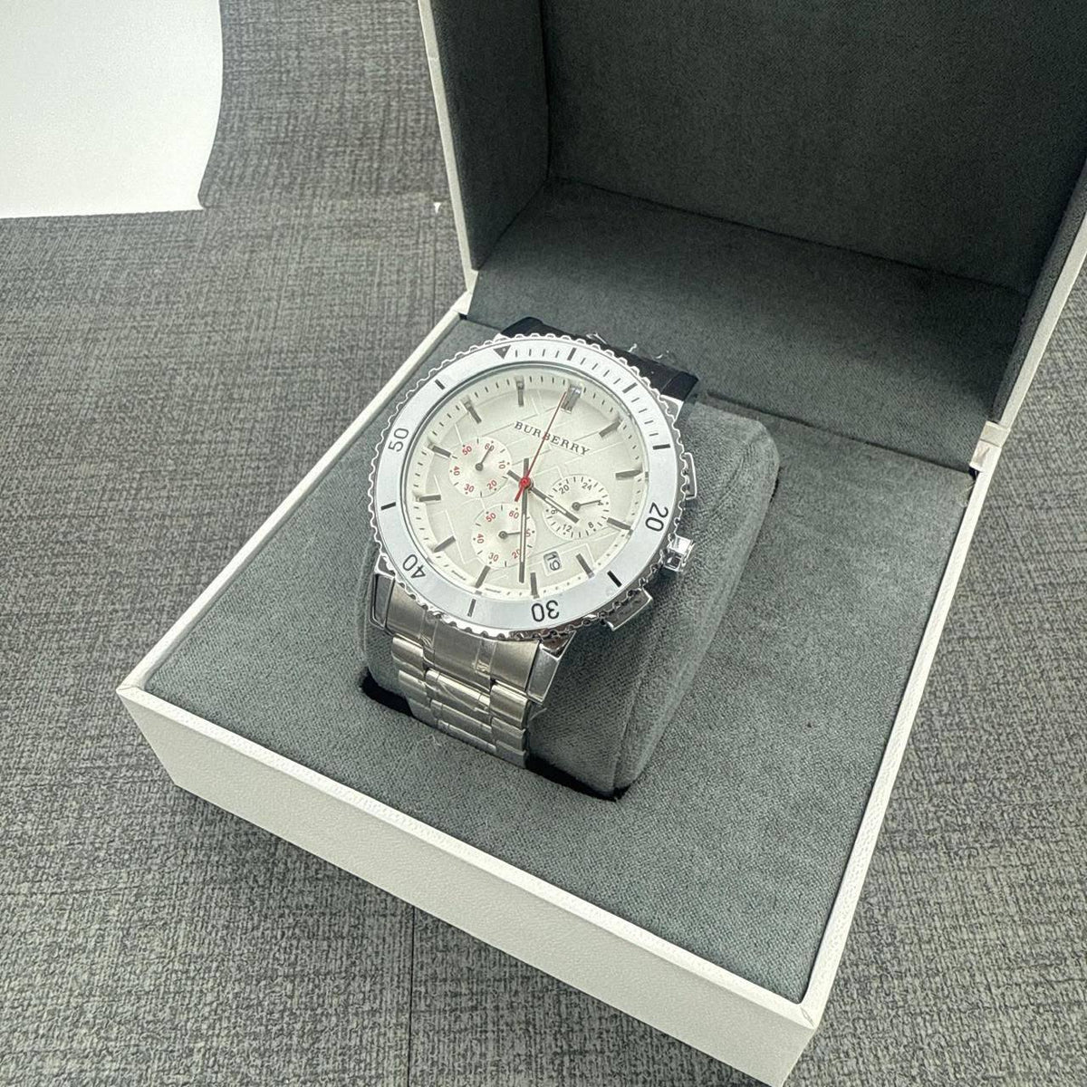 Stop watch

Rolex 
Tissot
Franck muller 
Burberry
Versace 
Omega
Armani
Gucci

80 dhs

Zain45
♥️♥️♥️