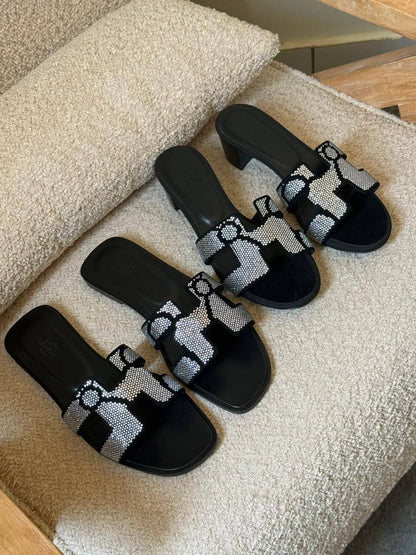 Hermes 🖤
✨ 𝐀𝐯𝐚𝐢𝐥𝐚𝐛𝐥𝐞 𝐍𝐨𝐰
✨ 𝐒𝐢𝐳𝐞𝐬: 𝟑𝟔 — 𝟒𝟏
450 dhs💓

Zain298
♥️♥️♥️