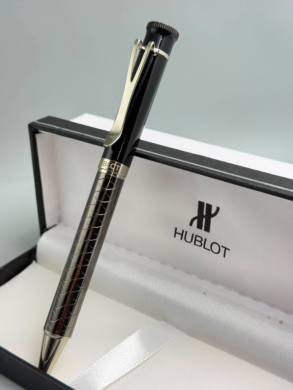 Cartier 
Dior 
Gucci
Glorgio armani
Mont blanc
Lv
Hublot

55 dhs🇦🇪🇦🇪

Zain182
♥️♥️♥️