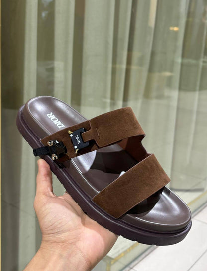 Dior 
Mens Slipper 
Size:39 to 45
120 dhs💓

Zain241
♥️♥️♥️