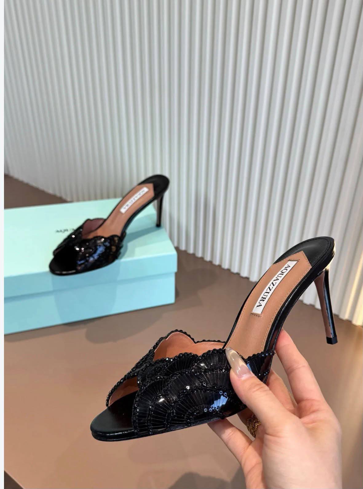 𝐀𝐐𝐔𝐀𝐙𝐙𝐔𝐑𝐀 
𝟗𝐂𝐌 
𝐡𝐢𝐠𝐡 𝐪𝐮𝐚𝐥𝐢𝐭𝐲 💯 


130 dhs
36-41


Zain86
♥️♥️♥️