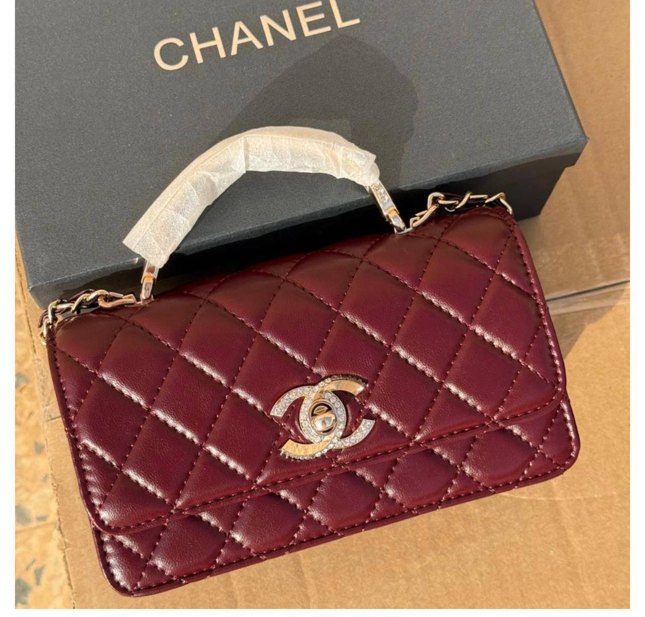 Chanel
100 dhs✅
Good-quality 

with box
🎁🎁🎁

Zain35
♥️♥️♥️