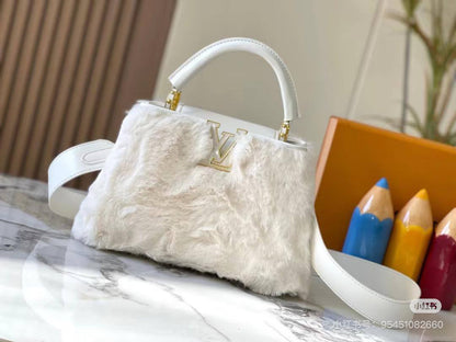 LV
Master
New. 

27cm. 380 dhs🪙🌨️
21cm. Is. 360 dhs🪙🌨️

With. Box.  
🎁🎁🎁

Zain131
♥️♥️♥️