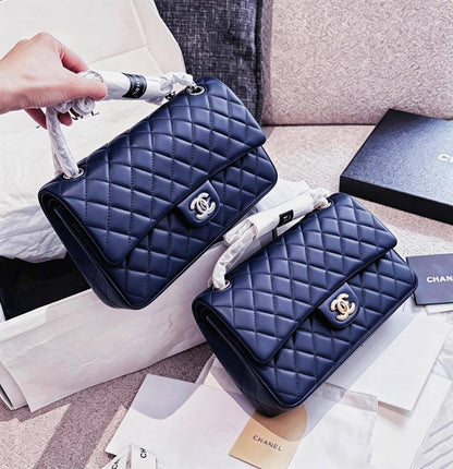 CHANEL NEW CAME HIGH QUALITY WITH FOLDING BOX 
130 dhs🇦🇪🇦🇪

Zain295
♥️♥️♥️