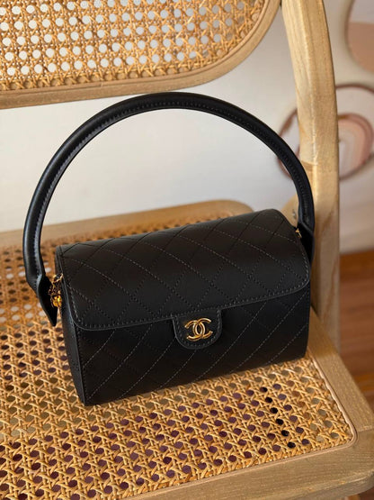 New Collection✨✨✨
CHANEL
23cm
370 dhs🇦🇪🇦🇪
*MASTER QUALITY*
With box🎁

Zain167
♥️♥️♥️