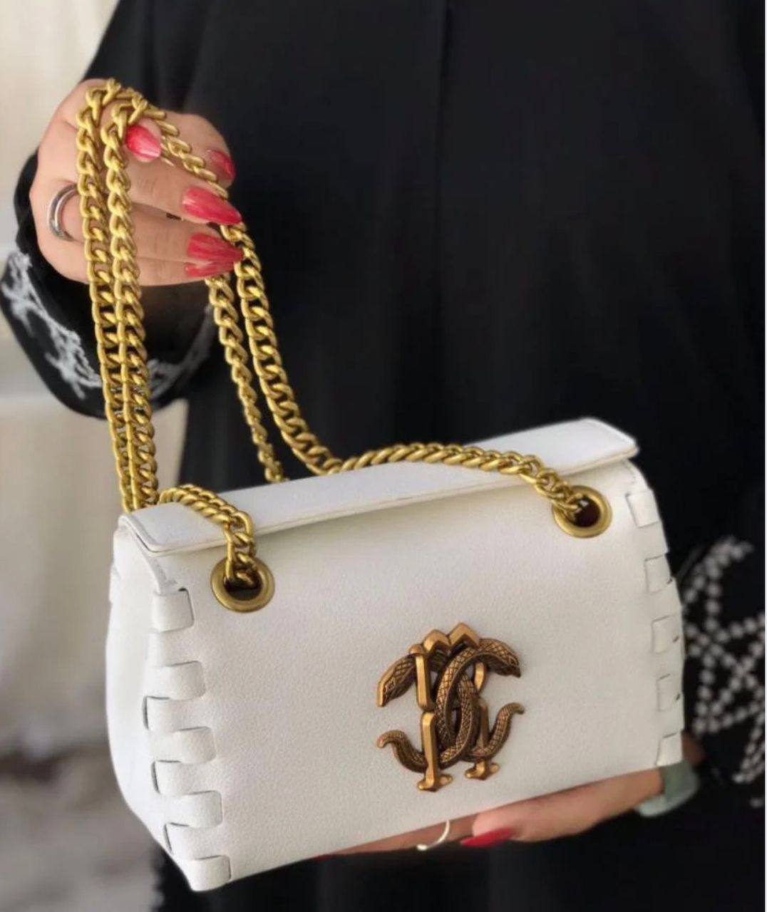 Aigner
110 dhs🪙🌨️
SIZE：20×13×10CM

Good quality

 with box
🎁🎁🎁

Zain35
♥️♥️♥️