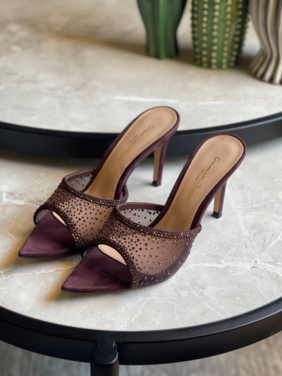 GIANVITO ROSSI
Vip quality
Size 36 to 42
450 dhs🇦🇪🇦🇪

Zain113
♥️♥️♥️