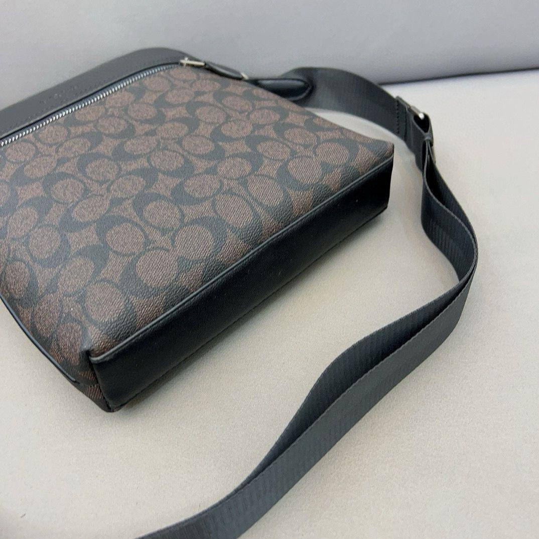 COACH 
SLING BAG 

RESTOCK UNISEX 

GOOD QUALITY 
80 dhs🇦🇪🇦🇪

Zain295
Zain17
♥️♥️♥️
