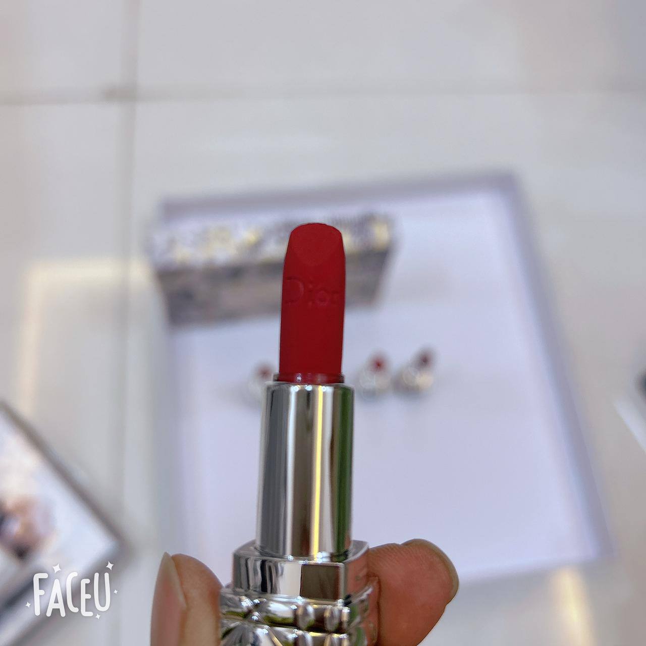 Dior Set
With paper bag 
55 dhs🪙💕

Zain17
♥️♥️♥️