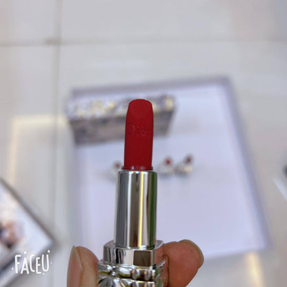 Dior Set
With paper bag 
55 dhs🪙💕

Zain17
♥️♥️♥️