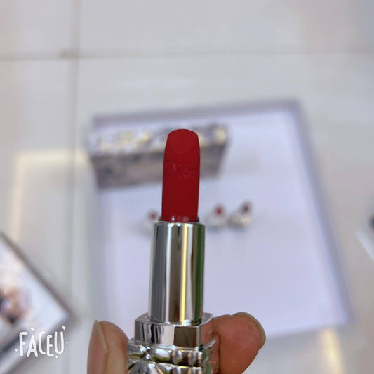 Dior Set
With paper bag 
55 dhs🪙💕

Zain17
♥️♥️♥️