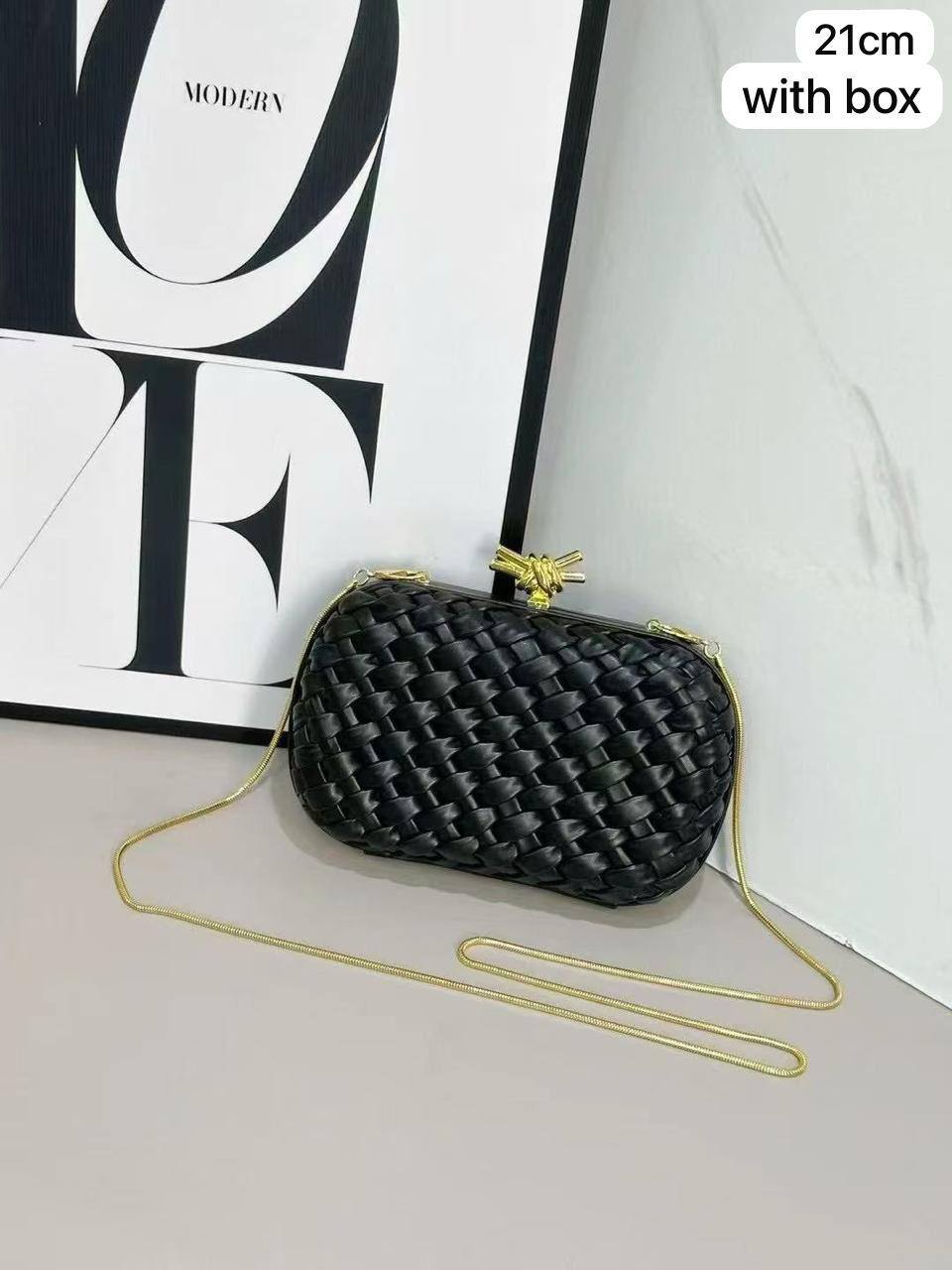 Bottega Veneta
1️⃣ First quality
Size : 27 ~ 21 cm
95 dhs🇦🇪

Zain115
♥️♥️♥️