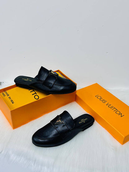 LV
New arrived 
Size 36 to 41
105 dhs🪙🌨️

Zain21
♥️♥️♥️