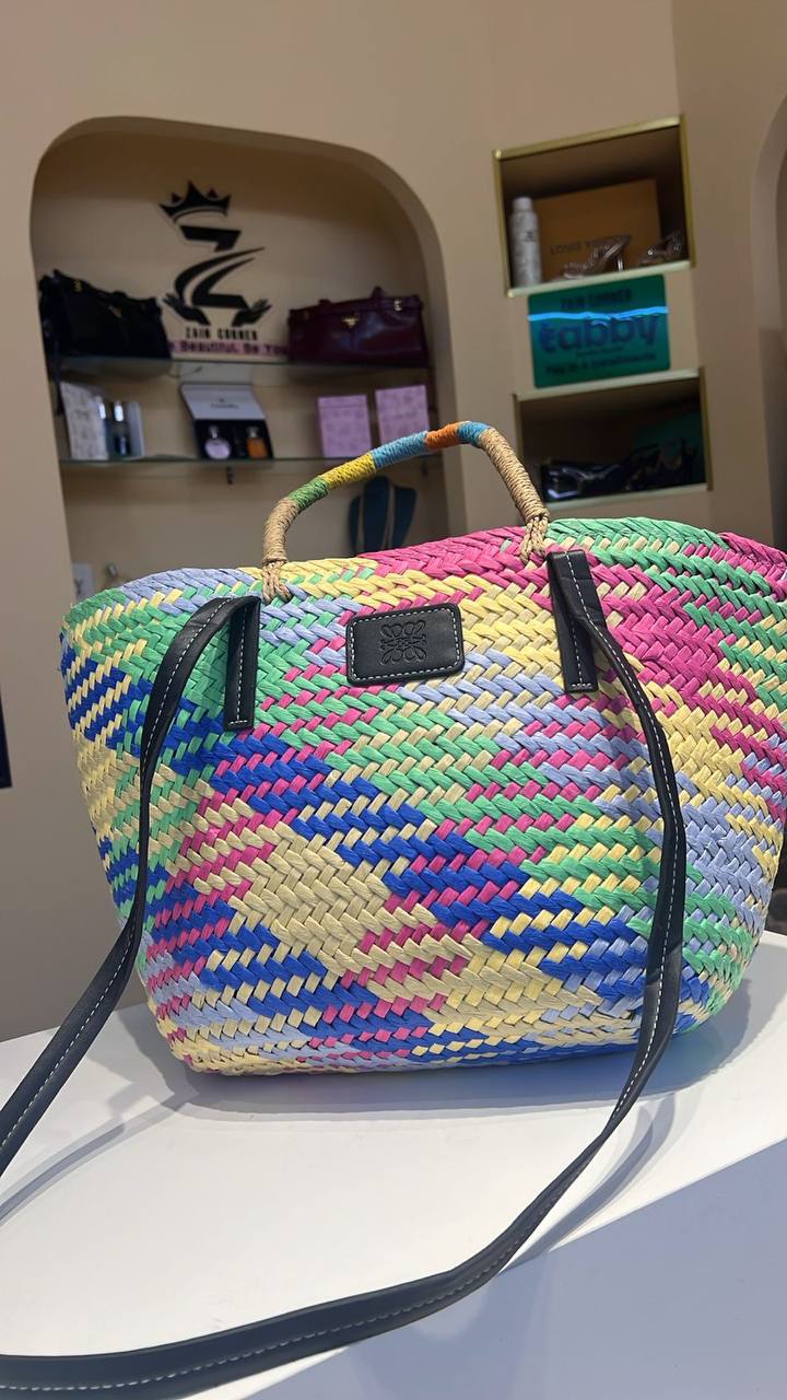 LOEWE 
BEACH BAG 
 GOOD QUALITY
110 dhs✅

Zain39
♥️♥️♥️