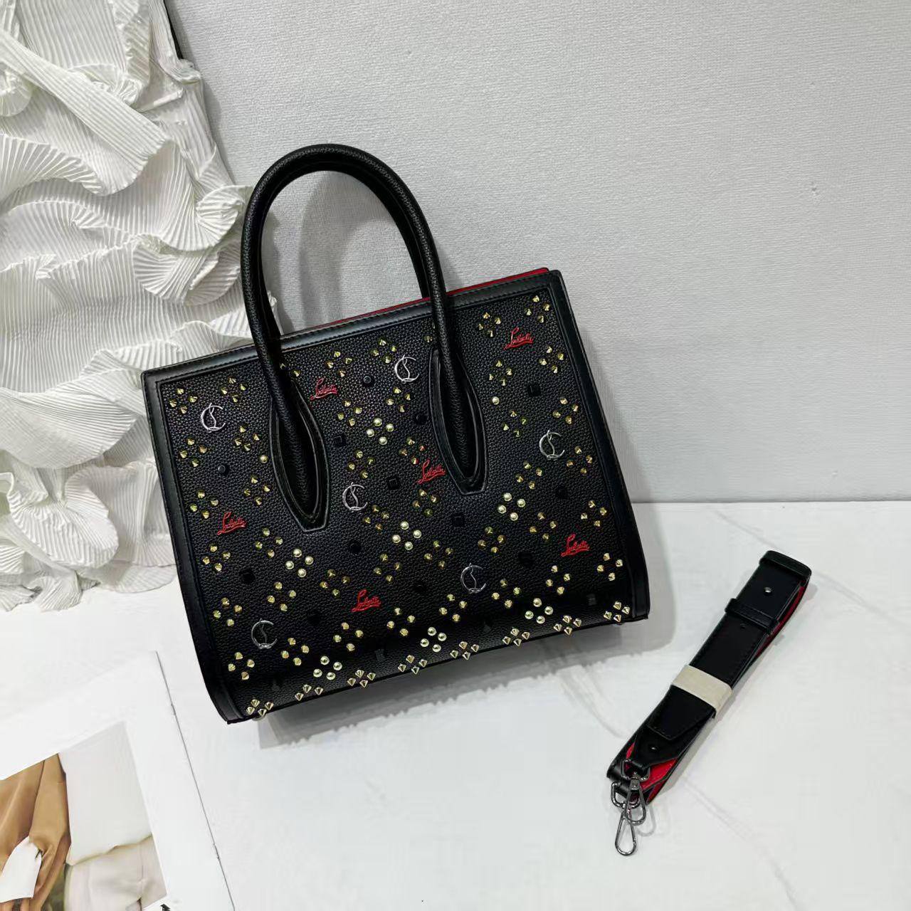 Christian Louboutin 

With box 
🎁🎁🎁

120 dhs✅
Size 28cm

Zain161
♥️♥️♥️