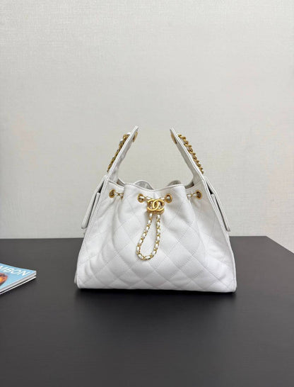 Chanel
110 dhs💓
size 25×13×26cm

Zain42
♥️♥️♥️