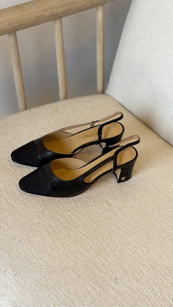 CHANEL

QUALITY: SUPER MASTER 

SIZE:36TO 42
430 dhs🇦🇪🇦🇪

Zain319
♥️♥️♥️