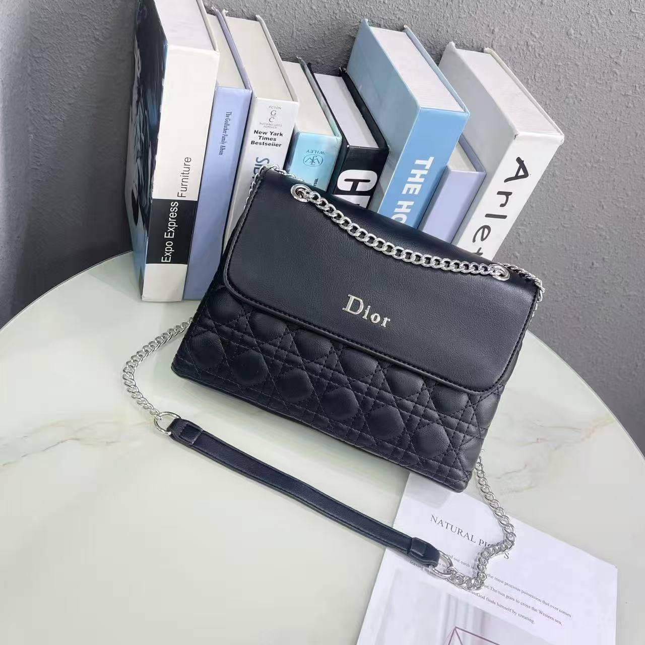 Dior 
good quality
95 dhs✅

Zain278
♥️♥️♥️