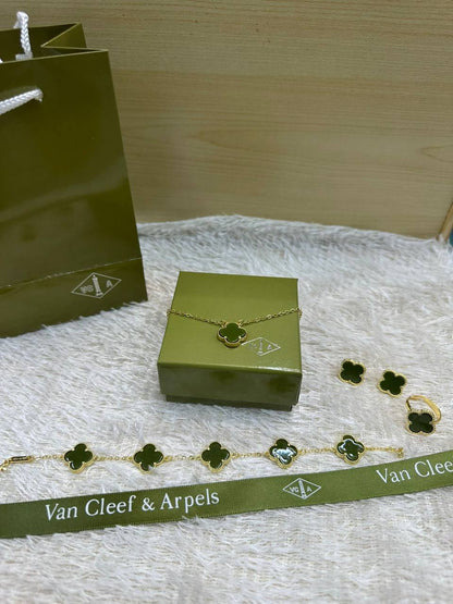VCA SET ❤️‍🔥*
Necklace 🌸
Earring ✨
Bracelet 🍁
Ring 💍 free size ❣️
Stainless Steel 💯
Non tarnish 💯
With normal boxes 📦 
45 dhs🪙🌨️
With master box 🗃️ 
80 dhs🪙🌨️

Zain216
♥️♥️♥️