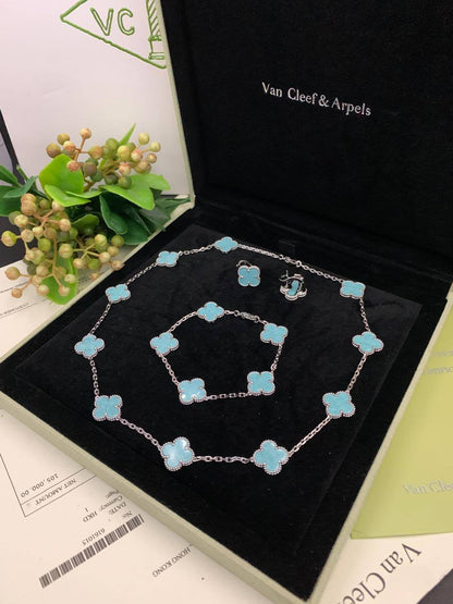 VCA SET
MASTER✨💫
10 FLOWER NECKLACE
5 FLOWER BRACELET
1 FLOWER EARRINGS
WITH BOX AND PAPER BAG🛍️🎁
 230 DHS🇦🇪🇦🇪✨💫
ALL COLORS AVAILABLE

Zain89
♥️♥️♥️