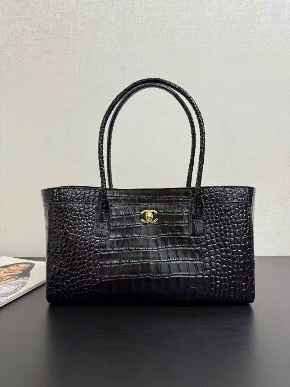 Chanel
Master❣️❣️
35cm🫶🏼🫶🏼 
350 dhs🇦🇪🇦🇪

Zain297
♥️♥️♥️