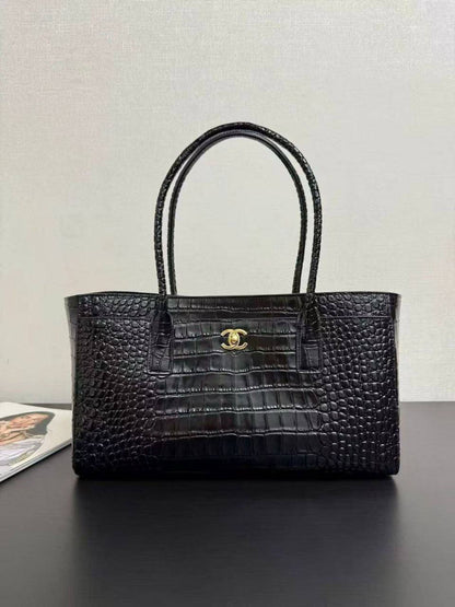 Chanel
Master❣️❣️
35cm🫶🏼🫶🏼 
350 dhs🇦🇪🇦🇪

Zain297
♥️♥️♥️